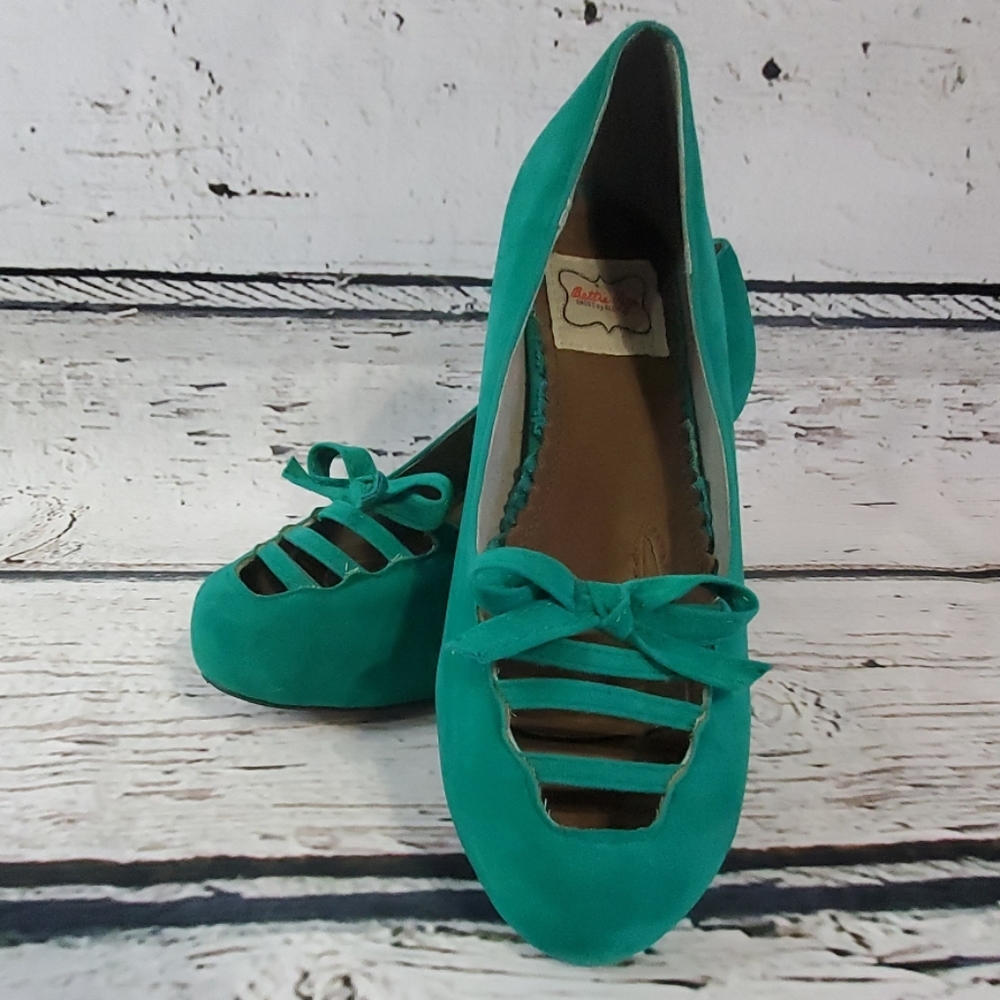 Bettie Page by Ellie Jade Green Heels Sz 8
